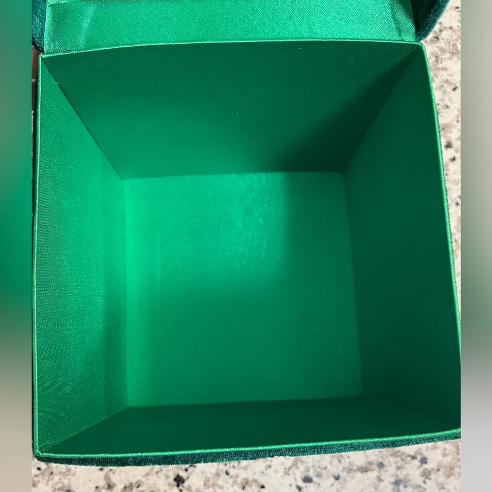 Velvet Jewelry keepsake box - Picture 5 of 6
